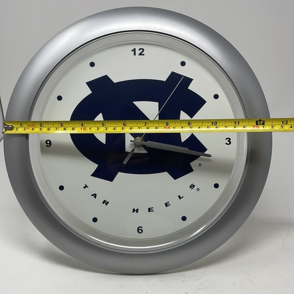 UNC Tar Heel Clock Battery Operated 13” Diameter - Picture 12 of 13